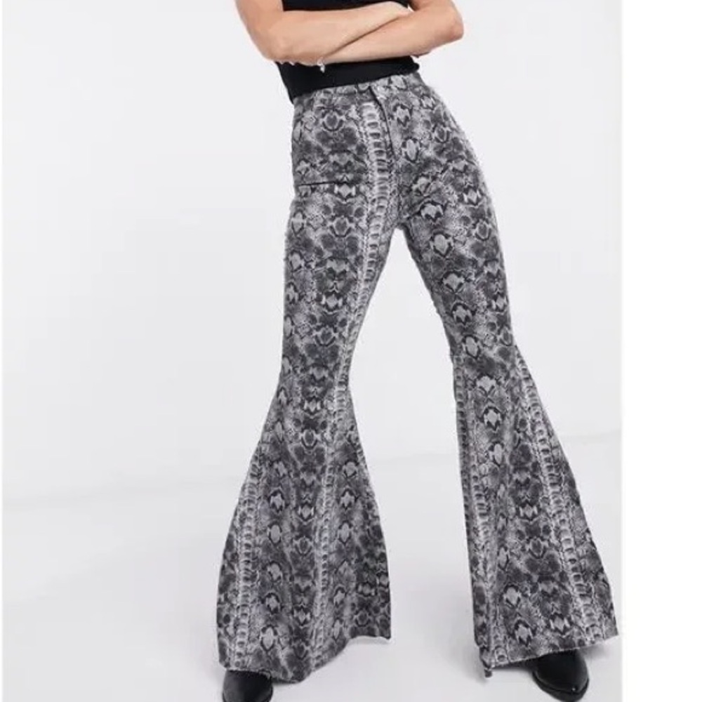 Free People Just Float On Snake Print Flared Jeans Sz 26